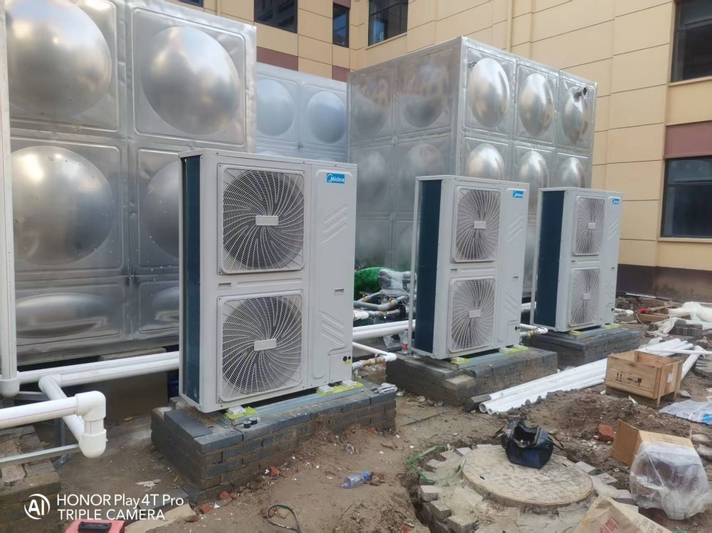 卧龙宾馆美的空气能施工现场